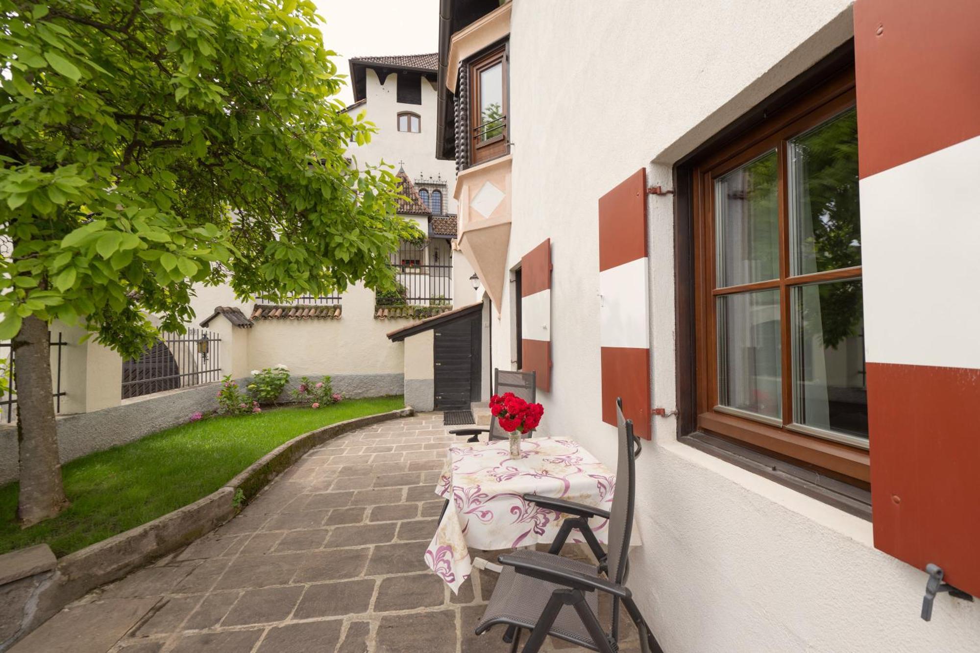 Apartments Schloss Paschbach 아피아노 술라 스트라다 델 비노 외부 사진