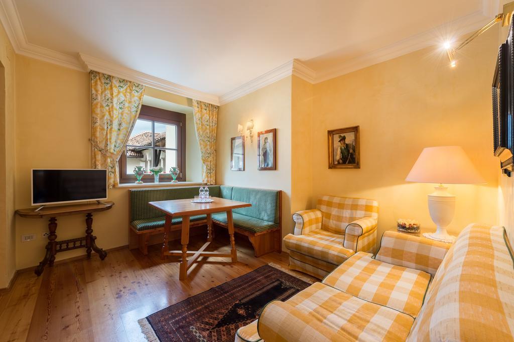 Apartments Schloss Paschbach 아피아노 술라 스트라다 델 비노 외부 사진